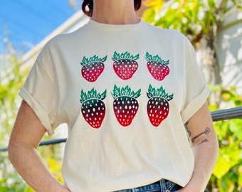 Aardbeien - Handgedrukte blokprint Linosnede Unisex T-shirt met korte mouwen Natuurlijk ongebleekt katoen