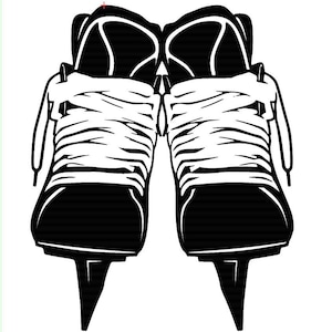 Op de afbeelding: Een paar zwarte schaatsen met witte veters. De schaatsen hebben messen met een scherpe rand.