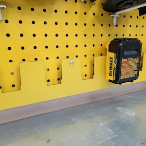 Dewalt ツール バッテリー ホルダー - レーザー カット ファイル