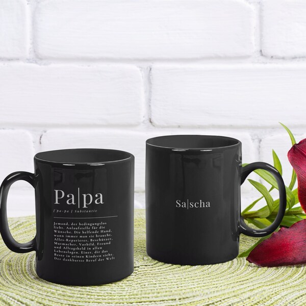 Vatertag Geschenk Tasse personalisiert schwarz mit weißem Druck "Papa - Definition" mit Name