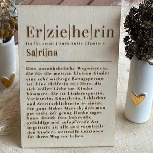 Abschiedsgeschenk Erzieherin – Definition Holzkarte personalisiert – Geschenk Kindergarten & Kühlschrankmagnet zum Abschied Kollegin