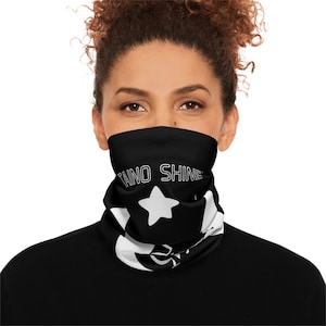Taino Shines Sun und Coqui auf der puertoricanischen Widerstandsflagge auf diesem Neck Gaiter mit Kordelzug. Kultur, Borinquen,