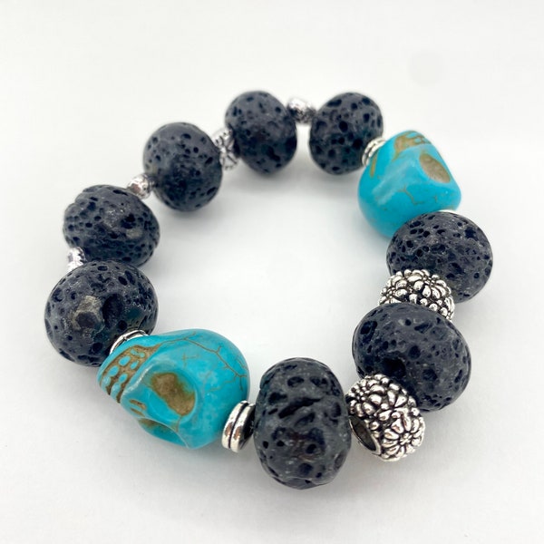 Bracelet en Lave et perles turquoises tête de mort