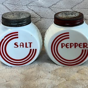 ファイヤーキングfirekingソルト&ペッパーキャニスター Fireking Salt and Pepper Shakers - Etsy