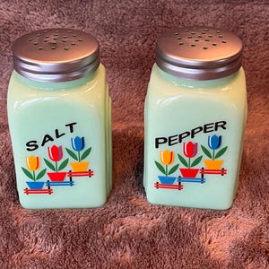 Fire-King ジェダイト&アイボリー　Salt and Pepper Fire King Jadeite Salt and Pepper - Etsy