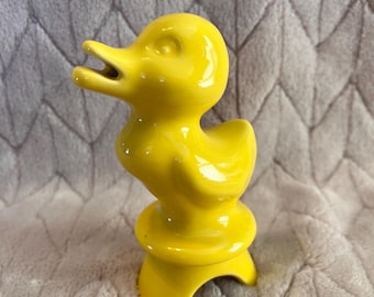 Boyd Yellow  Duck Pie Bird / Pie Vent Funnel Marked