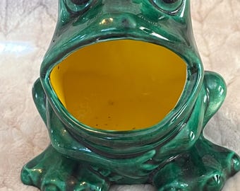 vintage ceramic green frog is a 1970s-style "Big Mouth" sponge/scubby holder