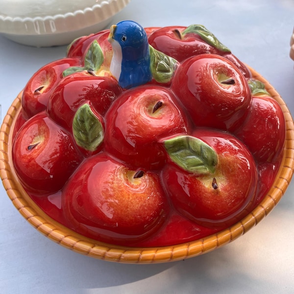 Vintage Certified Intwrnational Apple Pie Plate Keeper Covered Dish Ceramic Server