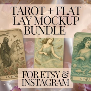 Puede incluir: Un paquete de maquetas de diseño plano con tres cartas de tarot con ilustraciones. Las cartas incluyen imágenes de una figura a caballo, una mujer y una mujer en el agua. El texto incluye "TAROT + FLAT LAY MOCKUP BUNDLE" y "FOR ETSY & INSTAGRAM".