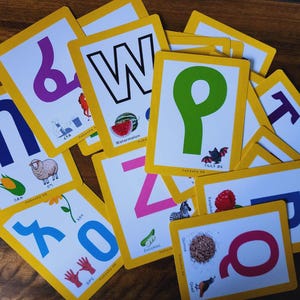 ABCs treffen ሀሁ | Zweisprachige Alphabet Karteikarten | Amharische und englische Buchstaben und Töne | 26 Karteikarten | Innovativ | Einzigartig Engagiert