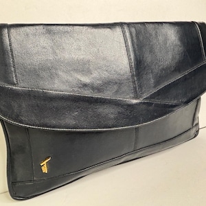 MR. T vintage navy blue Leather Envelope Style,Clutch Purse, Folder over, plastic interior with key holder charm. 1980&#39;s vintage FREE SHIP!!