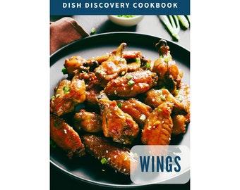 Puede incluir: Un plato negro lleno de alitas de pollo glaseadas con una salsa dulce y salada. Las alitas están cubiertas con semillas de sésamo y cebollas verdes. El texto "WINGS" está en un cuadro blanco encima de las alitas. El texto "64 PLR CHICKEN WING RECIPES" está en la parte inferior de la imagen.