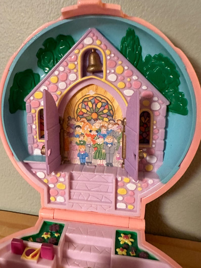Vintage 1989 Bluebird Polly Pocket Yellow Compact w/ a Wedding Chapel
