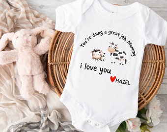 Nieuwe baby rompertje, schattige baby rompertje, eerste keer moeder rompertje voor baby, koe baby aangepast met babynaam, liefde baby rompertje voor moeder