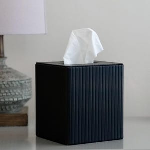 Premium Ribbed Tissue Box Cover, PU Leather Tissue Holder, Square Tissue Box Cover, Modern Tissue Holder, Magnetic Closure Tissue Box, Elegant Home Décor Tissue Box.