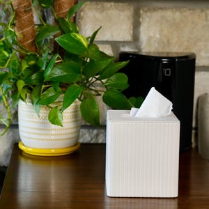 Premium Ribbed Tissue Box Cover, PU Leather Tissue Holder, Square Tissue Box Cover, Modern Tissue Holder, Magnetic Closure Tissue Box, Elegant Home Décor Tissue Box.