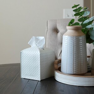 modern napkin holder, tissue box holder, tissue holder, tissue box cover, napkin holder, bathroom accessories, leather box, tissue box square,Woven Style , Facial Tissue Box Cover,Woven Checkered Tissue Box Holder,Square Tissue Box Cover