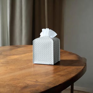Woven Textured PU Leather Tissue Cover – Sleek Square Design for Modern Living Spaces