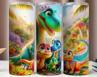 Könnte beinhalten: Ein Set aus drei bunten Bechern mit einer Cartoon-Dinosaurierfamilie in einer üppigen grünen Dschungelumgebung. Die Dinosaurier sind grün, orange, blau und gelb mit leuchtenden, freundlichen Augen. Der Hintergrund umfasst Palmen, Blumen und einen strahlend blauen Himmel.