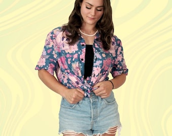 Różowo-niebieska koszula w stylu pastel goth, koszula w grzyby, koszula unisex zapinana na guziki, odzież w stylu pastel goth, moda alternatywna