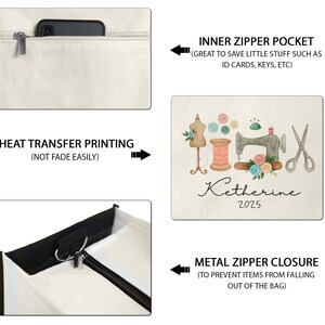 Peut inclure: Sac fourre-tout cr&egrave;me avec une fermeture &eacute;clair noire et une fermeture &eacute;clair en m&eacute;tal. Le sac pr&eacute;sente une poche int&eacute;rieure zipp&eacute;e et une impression par transfert thermique d'illustrations sur le th&egrave;me de la couture, dont une machine &agrave; coudre, des ciseaux et des bobines de fil. Le texte "Katherine 2025" est &eacute;galement imprim&eacute;.