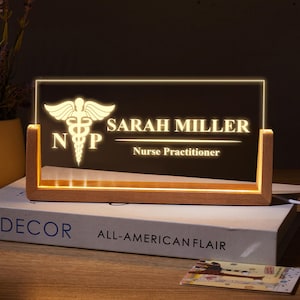 Nurse Practitioner Desk Sign, gepersonaliseerd NP Office-naambordje, medisch graduatiecadeau witte jas ceremonie cadeau Nurse Practitioner