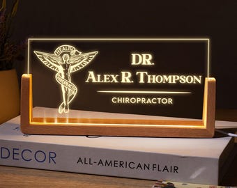 Doktor der Chiropraktik Büro Schreibtisch Namensschild LED Licht, Chiropraktiker Geschenke, Arzt Wertschätzung Geschenk, Med School Abschluss