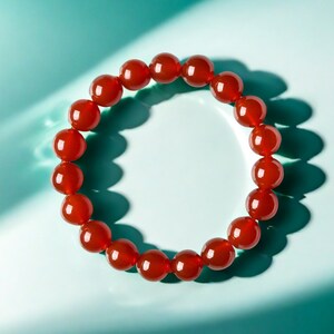 Pulseira de energia de jade vermelha feita à mão, contas de pedras preciosas genuínas, amarradas em um cabo elástico durável