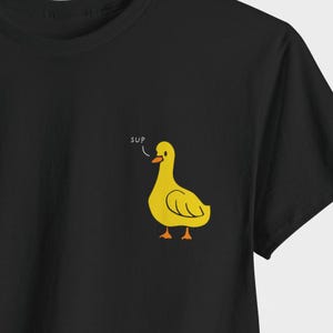 Camiseta de pato Sup, divertida camiseta con estampado de pato de dibujos animados, regalo minimalista para amantes de los animales, ropa casual bonita, camiseta minimalista con estampado de pato