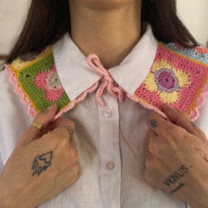 Collar Claudine cuello crochet multicolor imagen 2
