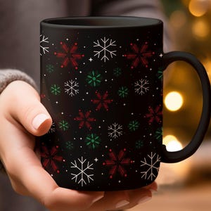 Weihnachtsschneeflockenbecher, Feiertagskaffeetasse, Winterwunderlandbecher, festliches Trinkgeschirrgeschenk, saisonale Getränkebecher, Weihnachtsmorgenbecher