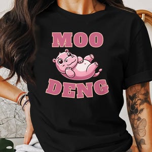 Schattig nijlpaard grafisch T-shirt, leuk nijlpaard ontwerp T-shirt, schattig shirt cartoon nijlpaard, T-shirt Moo Deng nijlpaard, uniek T-shirt met dierenprint