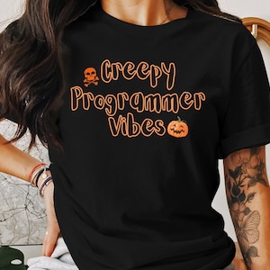 Griezelig Programmer Vibes Halloween-T-shirt: Geeky Coding Tee
