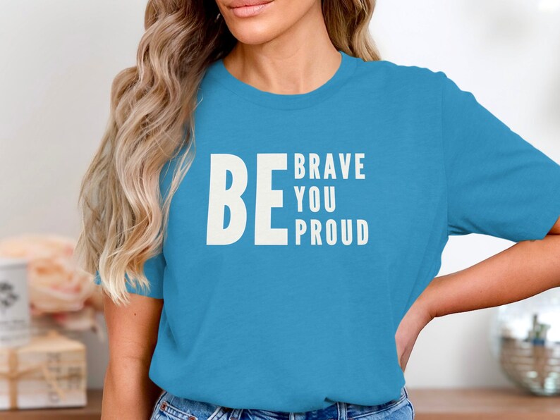 Inspirerend citaat T-shirt, Be Brave Be You Be Proud, motiverend T-shirt, aanmoedigingscadeau, shirt positief bericht, opbeurende kleding afbeelding 4