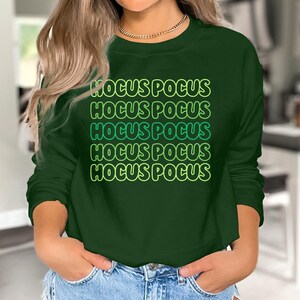 Camiseta de Halloween Hocus Pocus, camiseta com design de letras em forma de bolha verde, camiseta fofa de temporada assustadora, camiseta gráfica da moda para o outono
