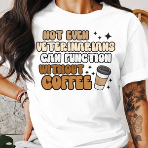 Camiseta engraçada de café veterinário, nem mesmo os veterinários podem funcionar sem café, camiseta de apreciação de tecnologia veterinária