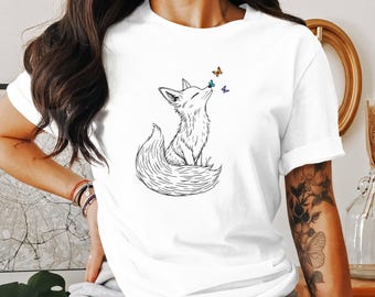 Cute Fox with Butterflies Graphic Tee, Nature Inspired Animal Design T-Shirt, Adorable Fox Shirt, Whimsical Wildlife T-Shirt