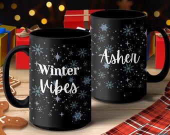 Taza con vibraciones invernales, taza con copos de nieve, taza de café de invierno, taza de regalo navideño, taza de chocolate caliente festiva, taza de té de temporada, taza personalizable