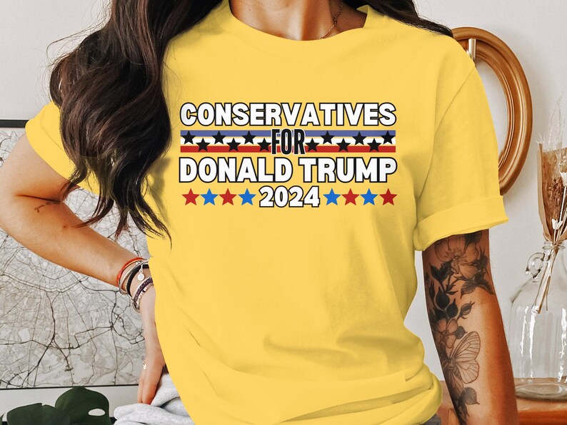 Camiseta, sudadera y camiseta sin mangas Trump 2024: ropa patriótica para las elecciones imagen 2