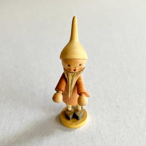 Uncommon Vintage East Germany Wendt And Kuhn Wood Elf Gnome Wooden Erzgebirge Decoration Christmas 1-7/8&quot; Tall