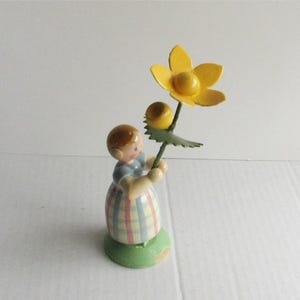 Vintage East Germany Wendt and Kühn Wood Flower Child Wooden Erzgebirge Decoration