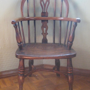 Mid 1800s Child&#39;s Yew Wood Splat Back Windsor Chair English England Antique Chair