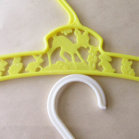 10 Vintage Plastic Childrens Clothes Hangers Hanger W… Gem
