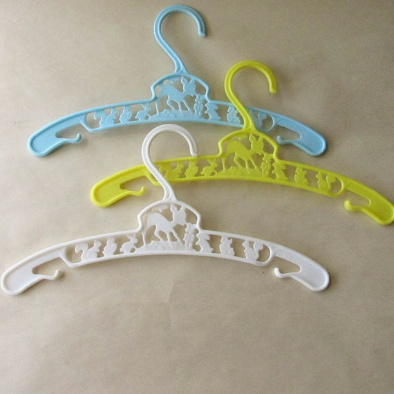 10 Vintage Plastic Childrens Clothes Hangers Hanger W… Gem