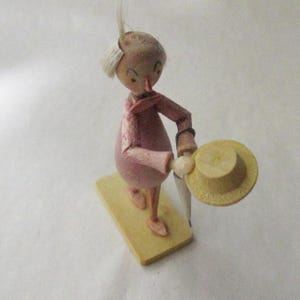 Uncommon Vintage East Germany Wendt And Kuhn Wood Man Hat In Hand Wooden Erzgebirge Decoration Christmas 2-3/4&quot; Tall Wilhelm Busch