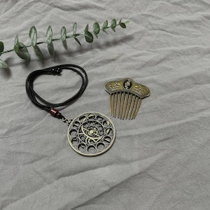 Collana con orologio astrale del Vecchio Cacciatore di Bloodborne e piccolo ornamento per capelli, artigianato in metallo, regalo di compleanno immagine 7