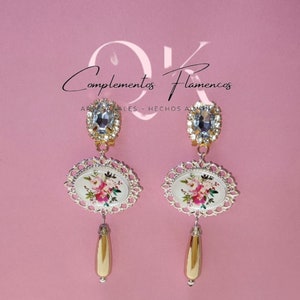 Conjunto de pendientes y peinecillos de flamenca dorado y plateado. Pendientes flamencos imagen 2