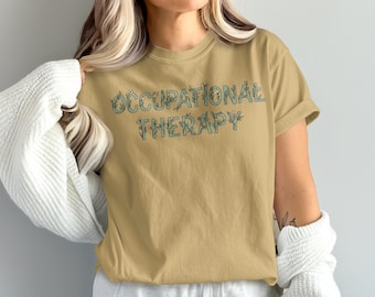 Comfort Colors® Ergotherapie-Shirt, OT-Shirt mit Blumenmuster, hilft Ihnen, Therapist-T-Shirt zu wachsen, ästhetisches spezielles Edukation-Shirt, OT-Appreciat