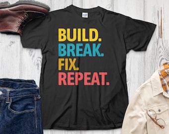 Koszulka „Build Break Fix Repeat”: zabawny prezent dla programisty