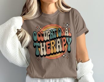 Comfort Colors® Retro arbetsterapi-tröja, estetisk arbetsterapeut-tröja, söt terapeut-tröja, specialpedagogisk tröja, arbetsterapeut-gi